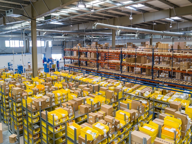 Zona de preparacion de pedidos y logistica del almacen Sumivolt